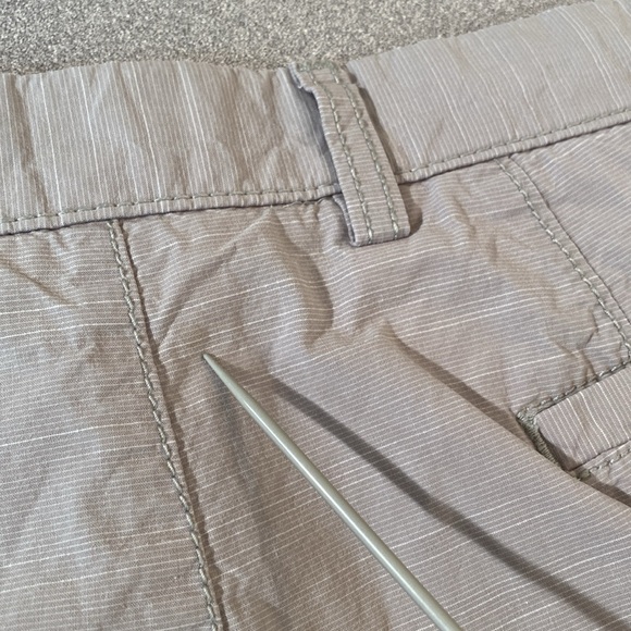 Tommy Hilfiger - flat front shorts. Size 36 - Picture 12 of 12